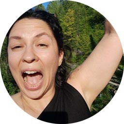 Настя, ведущая клуба No Fear Shakespeare в Букберри Пафос